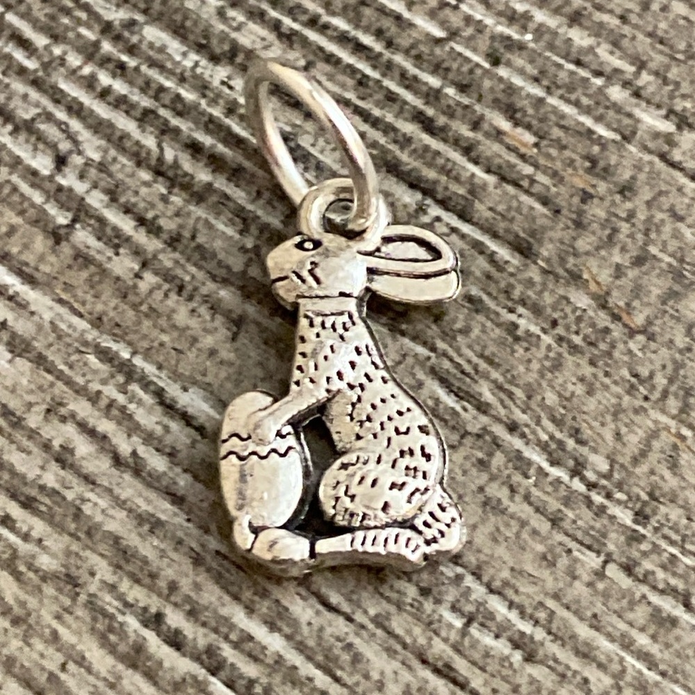 5/$10❤️❤️❤️NEW TIBETAN SILVER EASTER RABBIT CHARM PENDANT